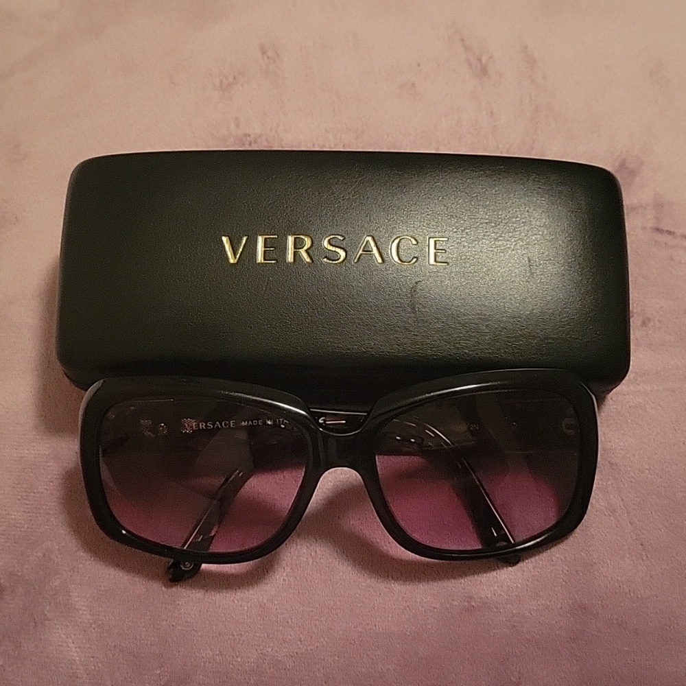 Versace authentic sunglasses. - Picture 8 of 8